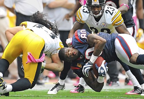 "Pittsburgh Steelers' Tony Polamalu hits player so hard he knocks helmet off"